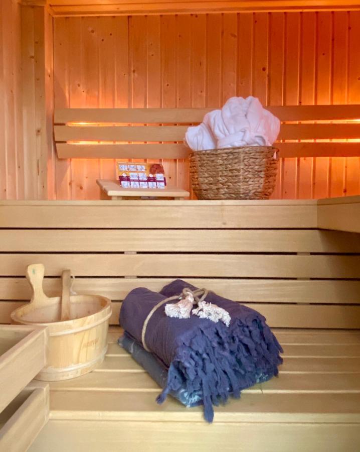 Romantic Wellness Bed and breakfast